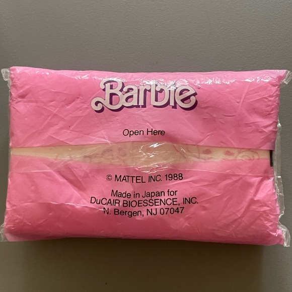 Mattel Barbie Vintage Kleenex Pack - Picture 2 of 3